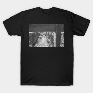 Honing lock on the River Ant, Norfolk T-Shirt